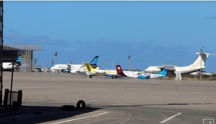 مطار معيتيقة في طرابلس يستأنف عمله بعد توقفها عقب ضربة جوية