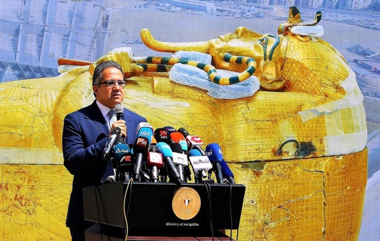 وزير الاثار : ترميم التابوت المذهب للملك توت عنخ امون بالمتحف المصري الكبير تمتد لـ 8 أشهر