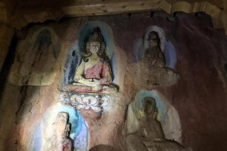 اكتشاف منحوتات بوذية على جرف يعود تاريخها الى 1200 عام بالصين