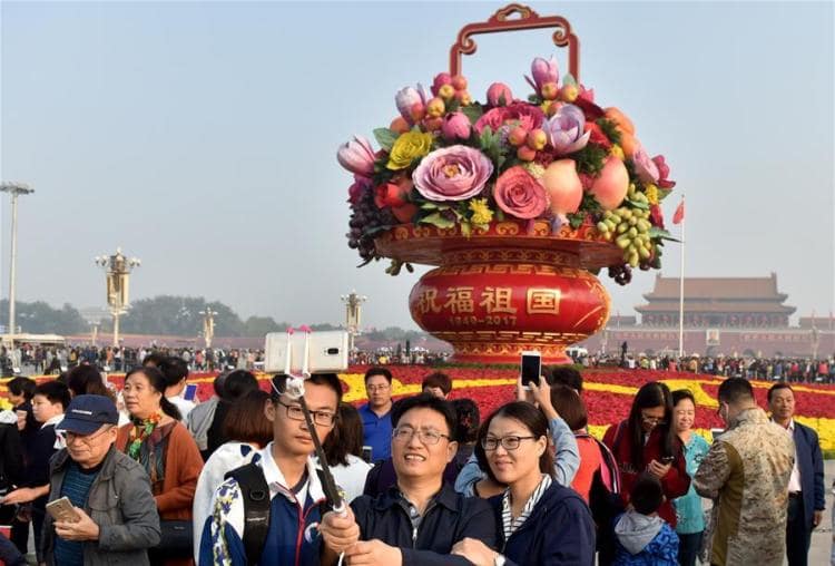 الصين تتوقع مليوني رحلة دخول وخروج يومياً خلال عطلة عيدها الوطني