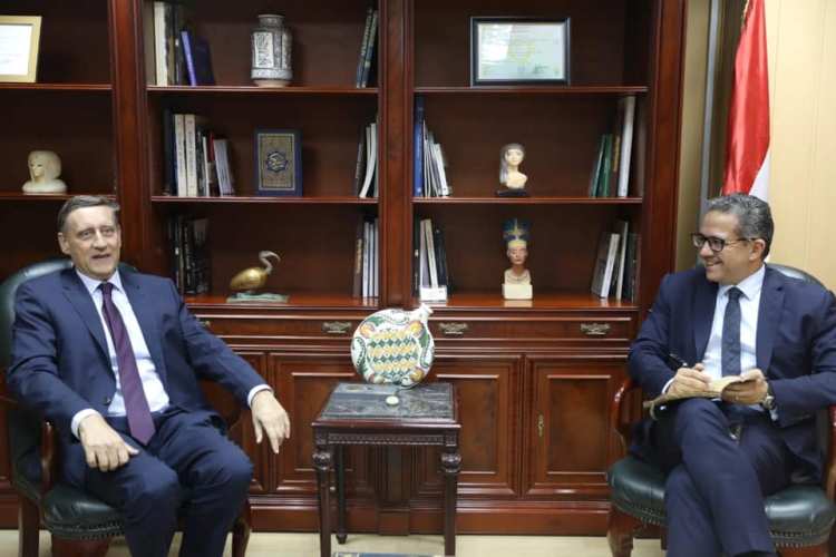 وزير الاثار يبحث مع سفير المانيا سبل تعزيز التعاون مع مصر