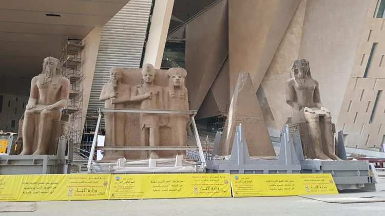 وزارة الاثار: وصول 4 قطع اثرية ضخمة الي المتحف المصري الكبير تمهيدا لعرضها بالدرج العظيم