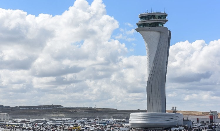 وزير النقل التركي: مطار إسطنبول الدولي نقل أكثر من 40 مليون مسافر خلال عام