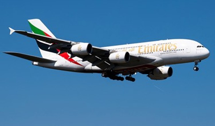 طيران الإمارات تتسلم طائرة من طراز إرباص A380-800