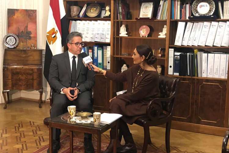 وزير الاثار المصرى يعقد لقاءات صحفية وتليفزيونية علي هامش افتتاح معرض توت عنخ امون بلندن