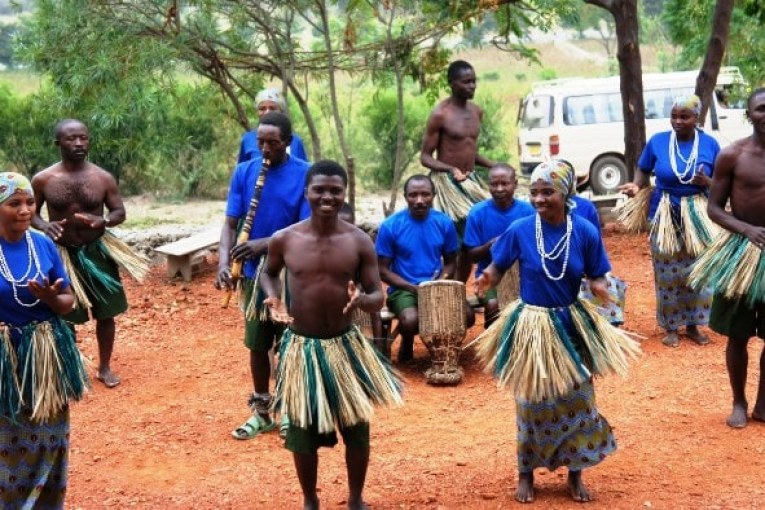 سياحة أوغندا تجذب الزوار بثقافة الرقص المنوعة