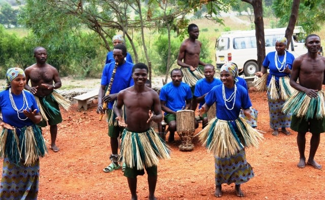 سياحة أوغندا تجذب الزوار بثقافة الرقص المنوعة