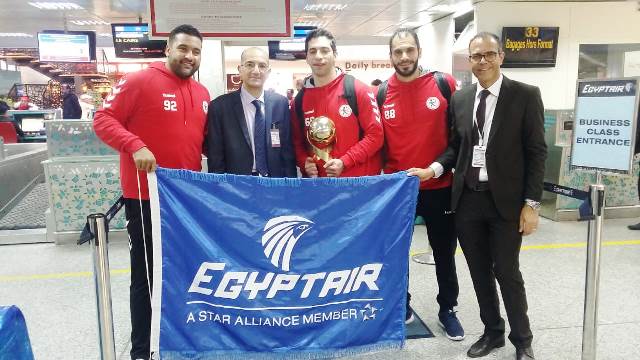مصر للطيران تهنئ ابطال افريقيا منتخب مصر لكرة اليد في مطار قرطاج الدولي بتونس
