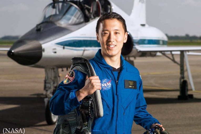 تعرف على الكوري الامريكي " جوني كيم " من القوات الخاصة للبحرية الأميركية إلى طبيب إلى رائد فضاء