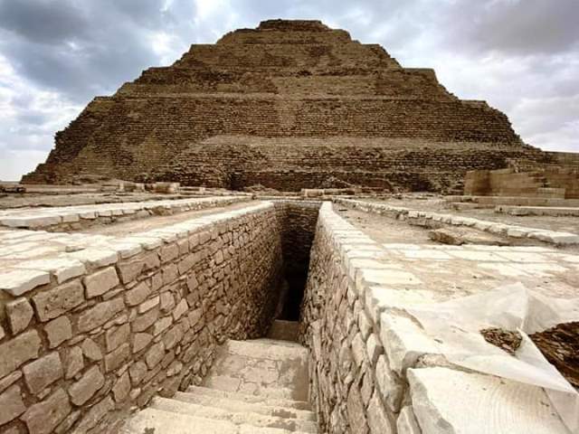 سياحة مصر والآثار : بعد نهو عملية ترميم هرم سقارة تتأهب لافتتاحه للسياح والزوار