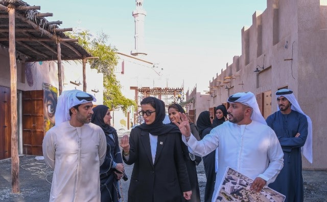 وزيرة الثقافة ورئيس هيئة تنمية سياحة عجمان يتفقدان مشروع تطوير الحي التراثي في الإمارة الواعدة