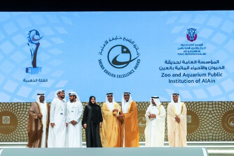 حديقة الحيوانات بالعين على جائزة الشيخ خليفة للامتياز عن الفئة الذهبية