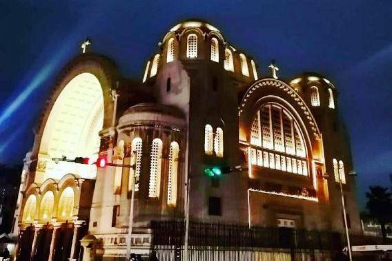 بالصور : اكتمال مشروع إضاءة وجهات كنيسة البازيليك الواقعة بضاحية مصر الجديدة