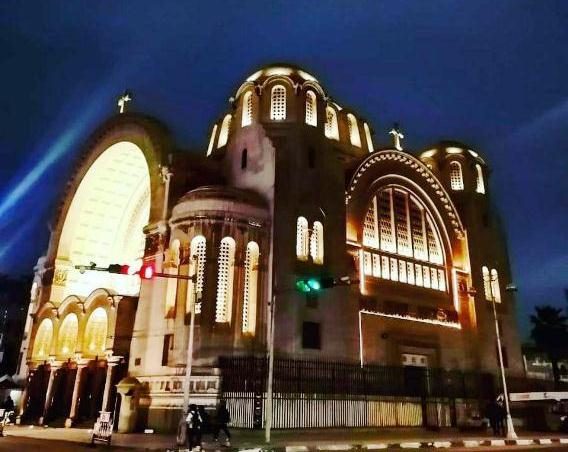 بالصور : اكتمال مشروع إضاءة وجهات كنيسة البازيليك الواقعة بضاحية مصر الجديدة