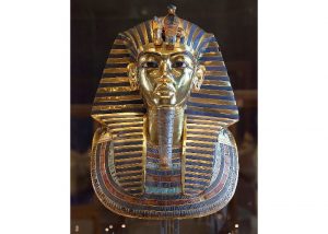 Tonight, a new virtual tour of the museum's exhibition hall to cut the little king Tutankhamen