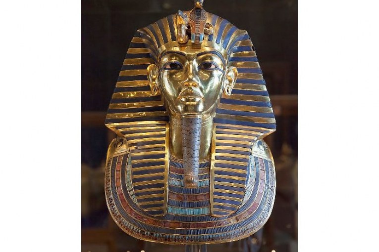 Tonight, a new virtual tour of the museum's exhibition hall to cut the little king Tutankhamen