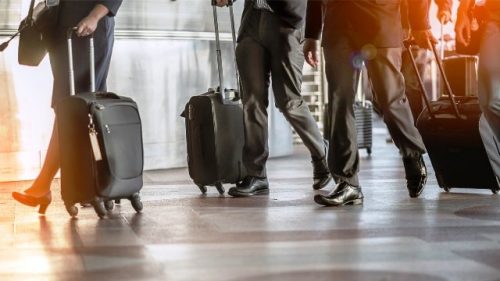 كورونا و الطيران : مدير مطار هيثرو يحذر من استحالة تطبيق التباعد الاجتماعي في المطارات