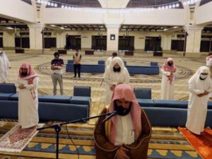 السعودية تقرر فتح " المساجد " قبل آذان الجمعة ب 40 دقيقة تفادياً للتزاحم