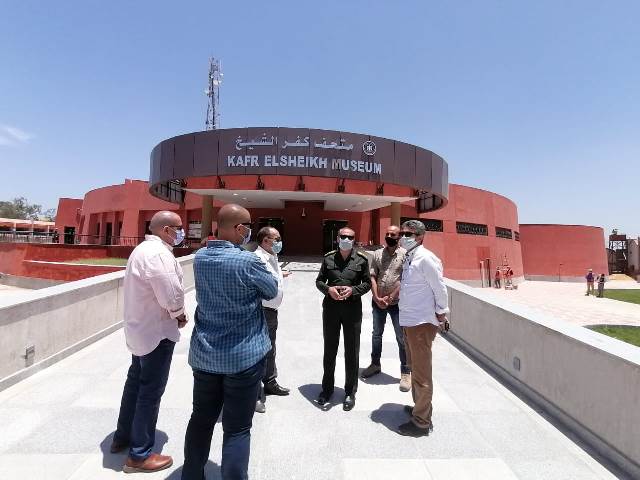 متحف كفر الشيخ يستقبل مجموعة من القطع الأثرية الضخمة من منطقة تل الفراعين استعدادا لافتتاحه قريبا