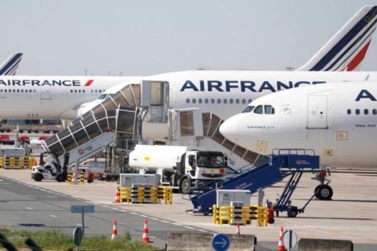 خطوط الطيران الفرنسية إير فرانس تسرح 7580 موظفا بسبب أزمة كورونا
