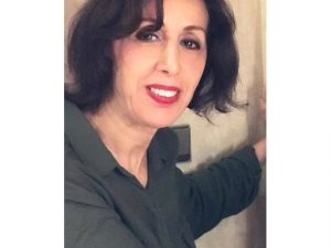 الفنانة التشكيلية "رشيدة الجوهري" تمثل المغرب في ملتقى لندن الدولي للفن التشكيلي