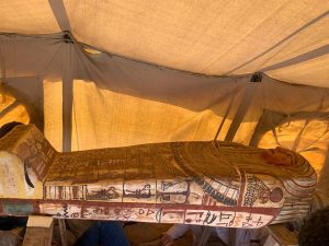 مازالت حبلي بالاسرار .. منطقة آثار سقارة تكشف عن 14 تابوت فرعونى جديد