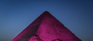 حدث في مصر : الصوت والضوء تضئ الاهرامات لدعم مرضى السرطان