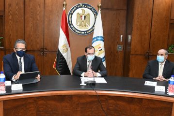 الدعم مستمر للسياحة المصرية والطيران .. اجتماع ثلاثي بين وزراء السياحة والطيران والبترول