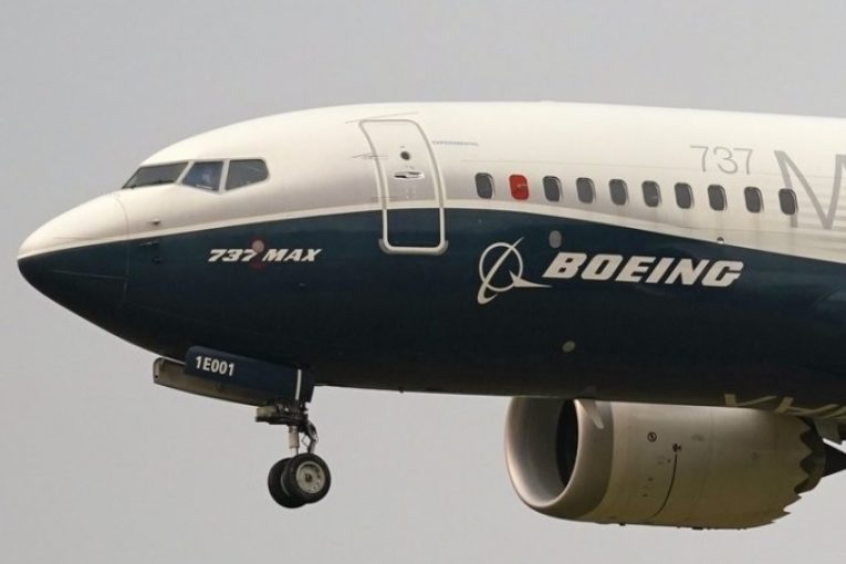 أمريكا ترفع حظر تحليق طائرة بوينج 737 ماكس بعد تحقيقات في حادثين