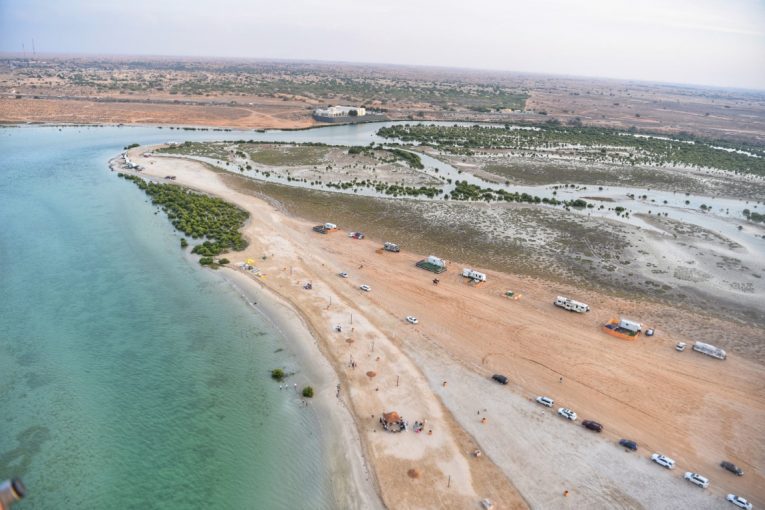 سياحة أم القيوين تعلن افتتاح تجريبي لشاطئ القرم في الإمارة لتعزيز السياحة البيئية