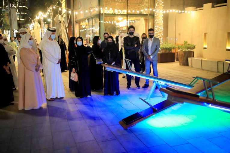 مشروع الحي.. رحلة فنية ساحرة من الأضواء خلال مهرجان "دبي للتسوق"