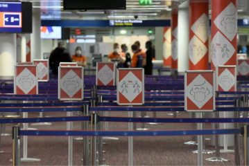 بسبب الموجة الثالثة .. فرنسا تكثف التفتيش في المطارات وعلى المعابر في مواجهة وضع وبائي