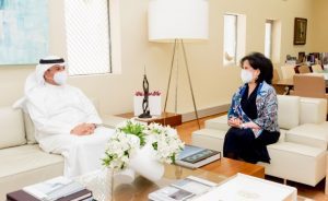 مي بنت محمد رئيس هيئة الثقافة تناقش مع الرئيس التنفيذي للمجلس الأعلى للبيئة مشاريع التجميل وتشجير البحرين