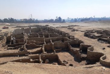 بالصور : الدكتور زاهي حواس يكشف المستور عن مدينة ملوك العصر الذهبي في الأقصر