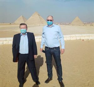 نائب وزير خارجية أوكرانيا و سفيرها في مصر يزورا منطقة أهرامات الجيزة الأثرية