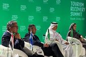 العناني يشارك في قمة إنعاش السياحة بالسعودية