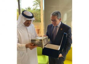 وزير السياحة والآثار العناني يلتقي الأمير سلطان بن سلمان علي هامش قمة السياحة
