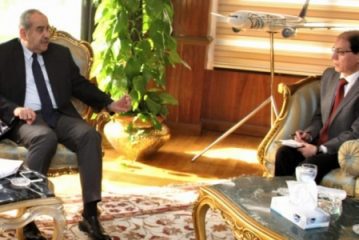 الطيار محمد منار وزير الطيران المدنى:  مصر تدخل عصر المطارات 
