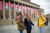 كلية دبي للسياحة تطلق مسارا أكاديميا جديدا بالتعاون مع جامعة 