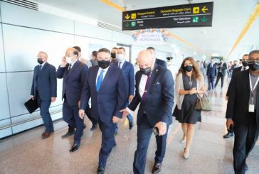 محافظ البحر الأحمر يستقبل أولى رحلات السياحة الروسية بمطار الغردقة الدولي