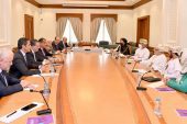 وزير السياحة المحروقي يبحث فرص التعاون مع لبنان في قطاعي السياحة والتراث
