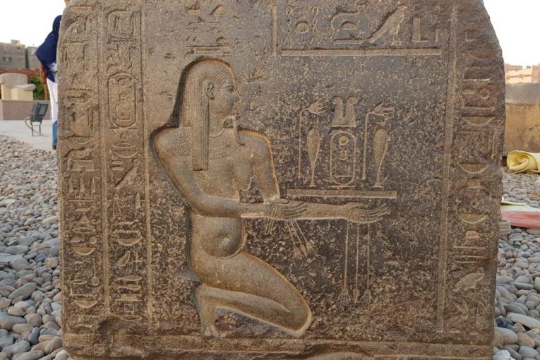 الأثرية المصرية الألمانية تكتشف مجموعة كتل بازلت الواجهة الغربية لمعبد الملك نختنبو الأول (380-363 قبل الميلاد) بالمطرية