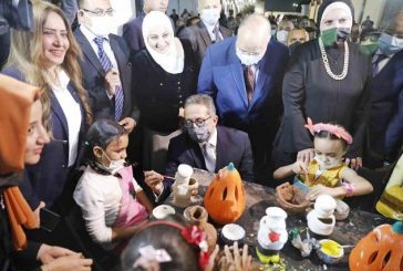 وزراء السياحة والتنمية المحلية والتجارة يشاركون محافظ القاهرة في افتتاح قرية الفواخير بالفسطاط