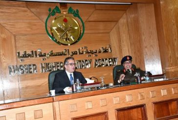العناني يستعرض جهود و إنجازات سياحة مصر في محاضرة بأكاديمية ناصر العسكرية