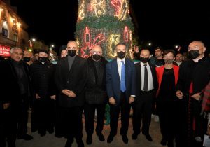 الفايز وزير السياحة يشارك في إضاءة شجرة عيد الميلاد بمأدبا