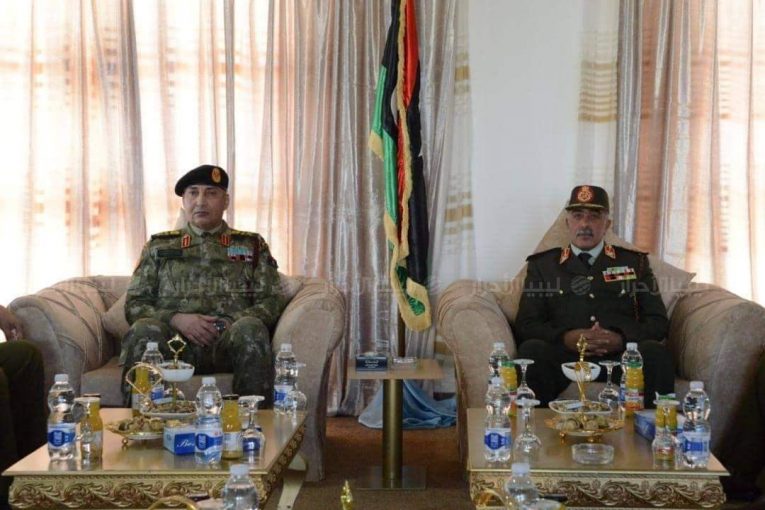 القائد العام المكلف للجيش الليبي ورئيس الأركان يلتقيان في سرت لتقريب وجهات النظر