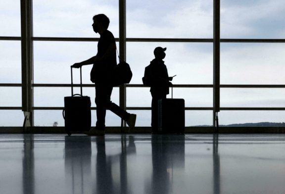 مطارات بريطانيا فقدت مليون رحلة في 2021