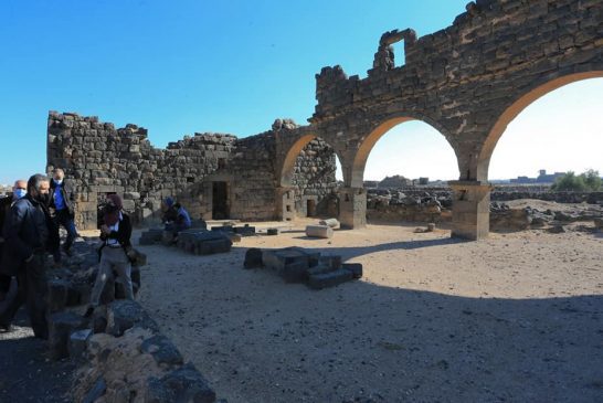 الفايز وزير السياحة والآثار يتفقد المواقع الأثرية في محافظة المفرق