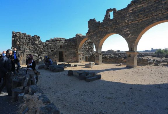 الفايز وزير السياحة والآثار يتفقد المواقع الأثرية في محافظة المفرق