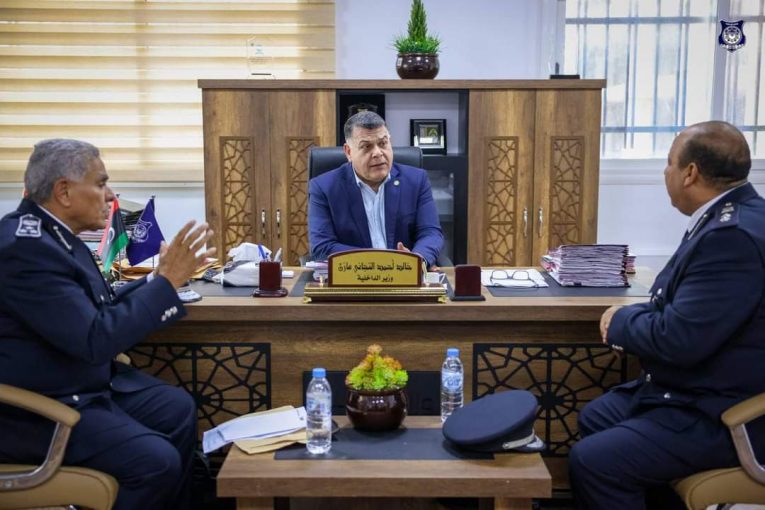 وزير الداخلية و حلول جذرية لمشكلات منفذ رأس اجدير البري الحدودي مع تونس